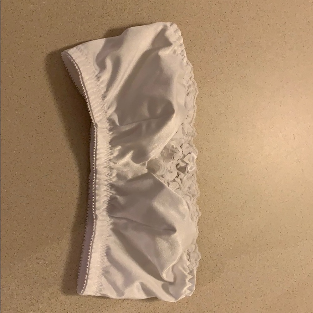 Lace-accented bandeau